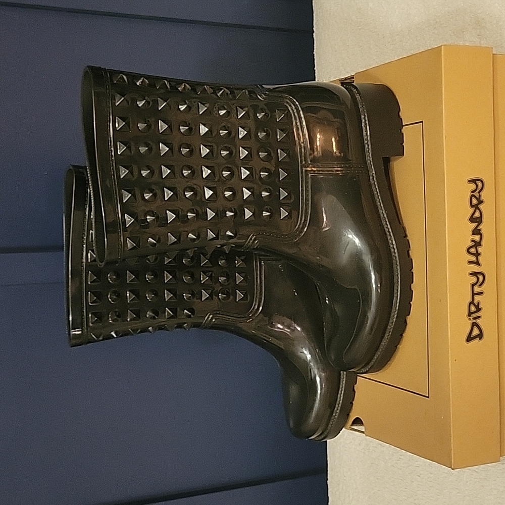 DIRTY LAUNDRY Rock It Studded Black Rainboots 8